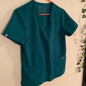 Casma Three pocket scrub top